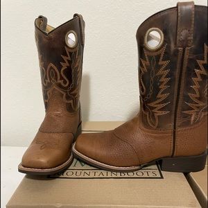 Sold:Smoky mountain boots size 4.5